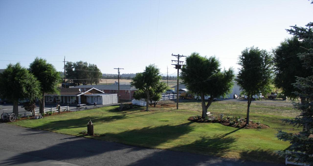 Rim Rock Motel Alturas Exteriör bild