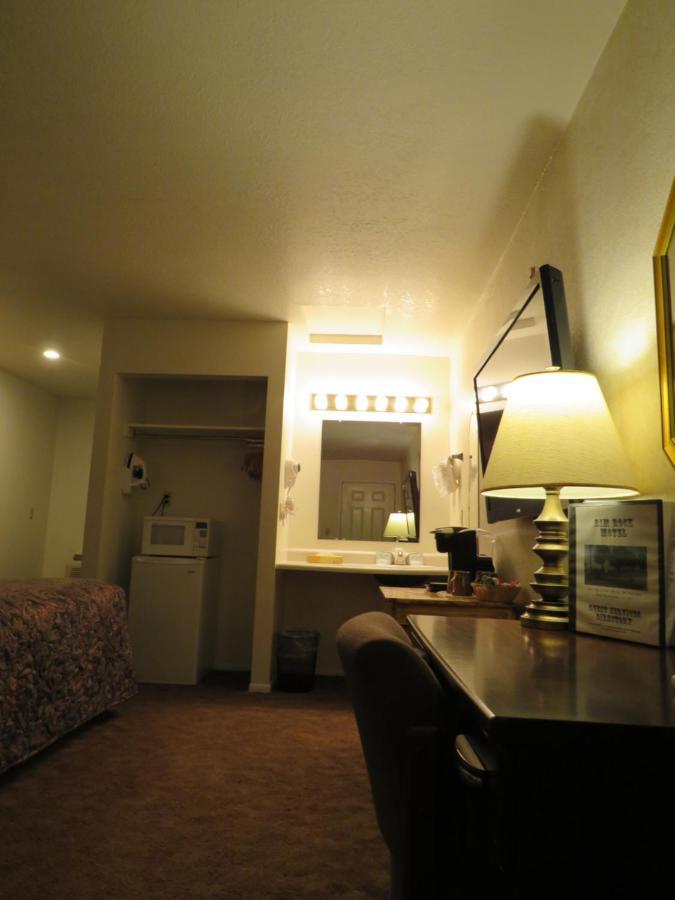 Rim Rock Motel Alturas Exteriör bild